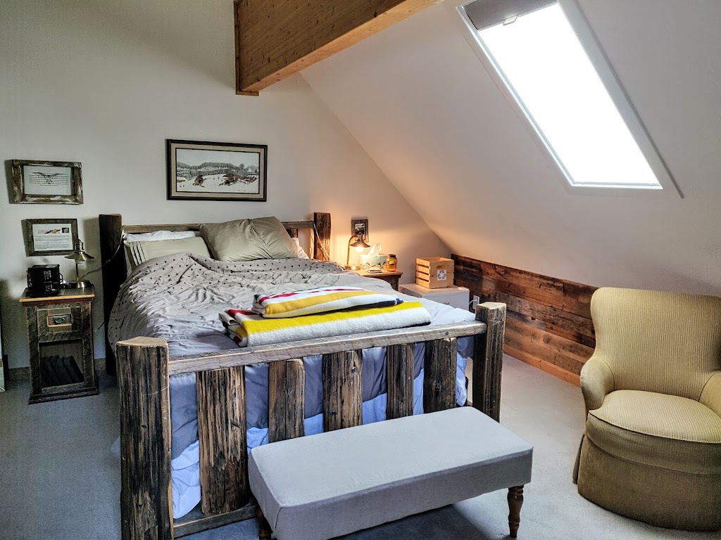 Ambleside Lodge B&B | 123A Rundle Crescent, Canmore, AB T1W 2L6, Canada | Phone: (403) 678-3976