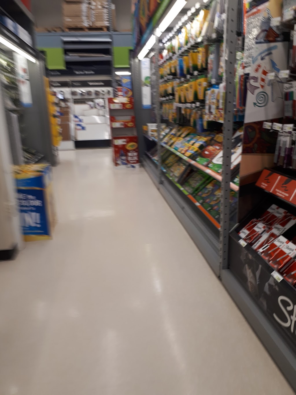 Staples Oshawa Centre | 410 Gibb St, Oshawa, ON L1J 0B2, Canada | Phone: (905) 404-4392