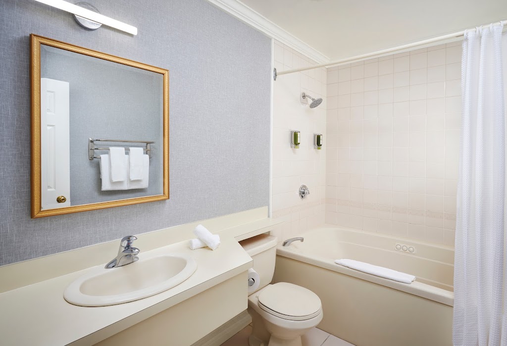 Sir Sams Inn and Spa- Ontarios Luxury Adult Resort | 1491 Sir Samss Rd, Eagle Lake, ON K0M 1M0, Canada | Phone: (800) 361-2188