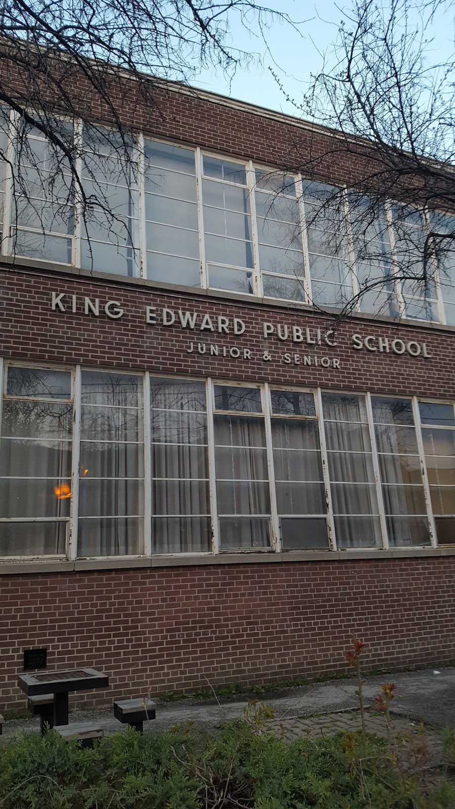 King Edward Junior and Senior Public School | 112 Lippincott St, Toronto, ON M5S 2P1, Canada | Phone: (416) 393-1320