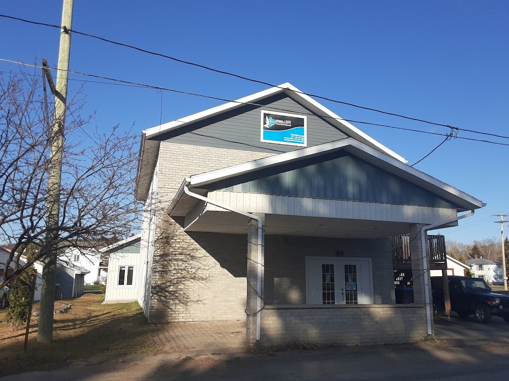 Ambulance Transcontinental Inc | 44-A Rue des Pins E, Rivière-Bleue, QC G0L 2B0, Canada | Phone: (418) 893-2423