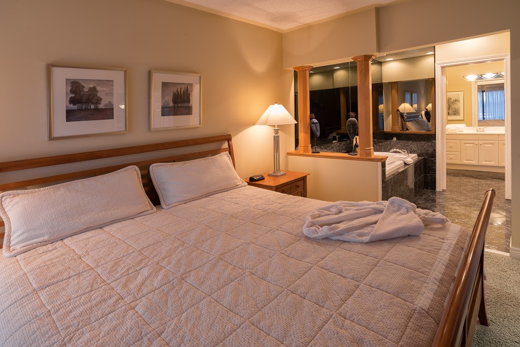 Georgian Bay Hotel, Trademark Collection by Wyndham | 10 Vacation Inn Dr, Collingwood, ON L9Y 5G4, Canada | Phone: (800) 696-5487