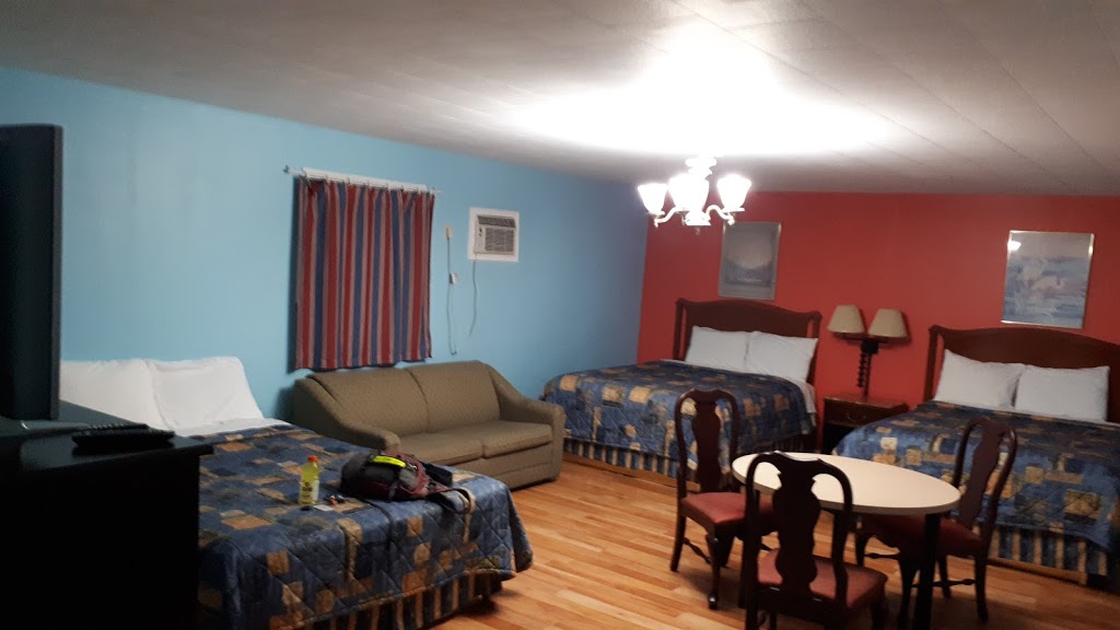 Colonial Motel | 717 Grand Ave E, Chatham, ON N7L 1X5, Canada | Phone: (519) 352-1680