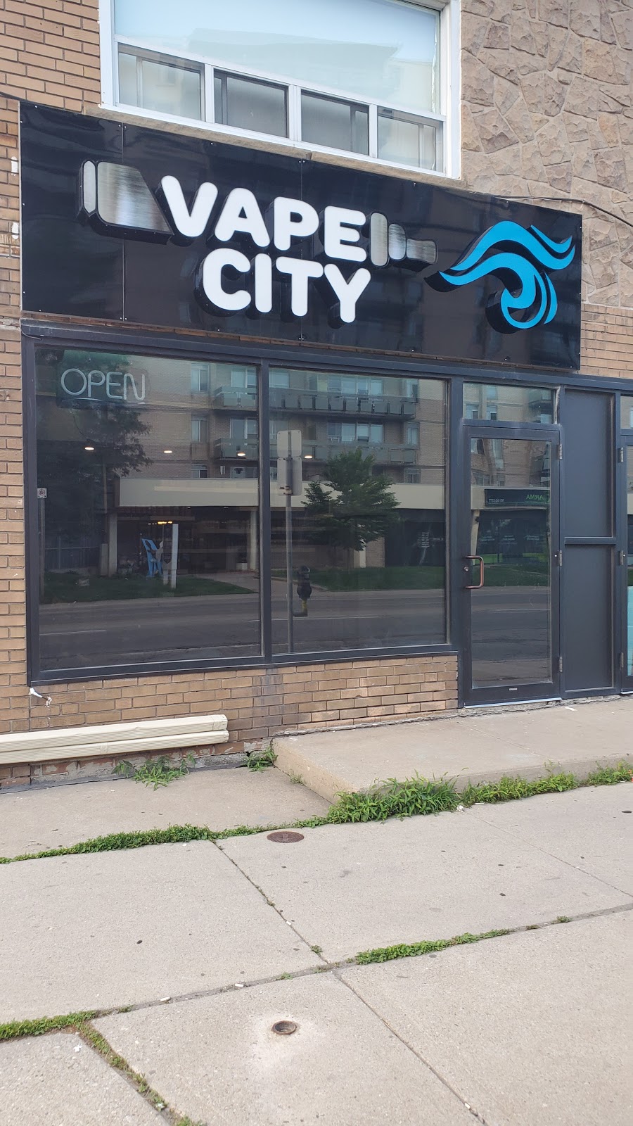 Vape city | 2131 King St E, Hamilton, ON L8K 1W5, Canada | Phone: (905) 544-1231