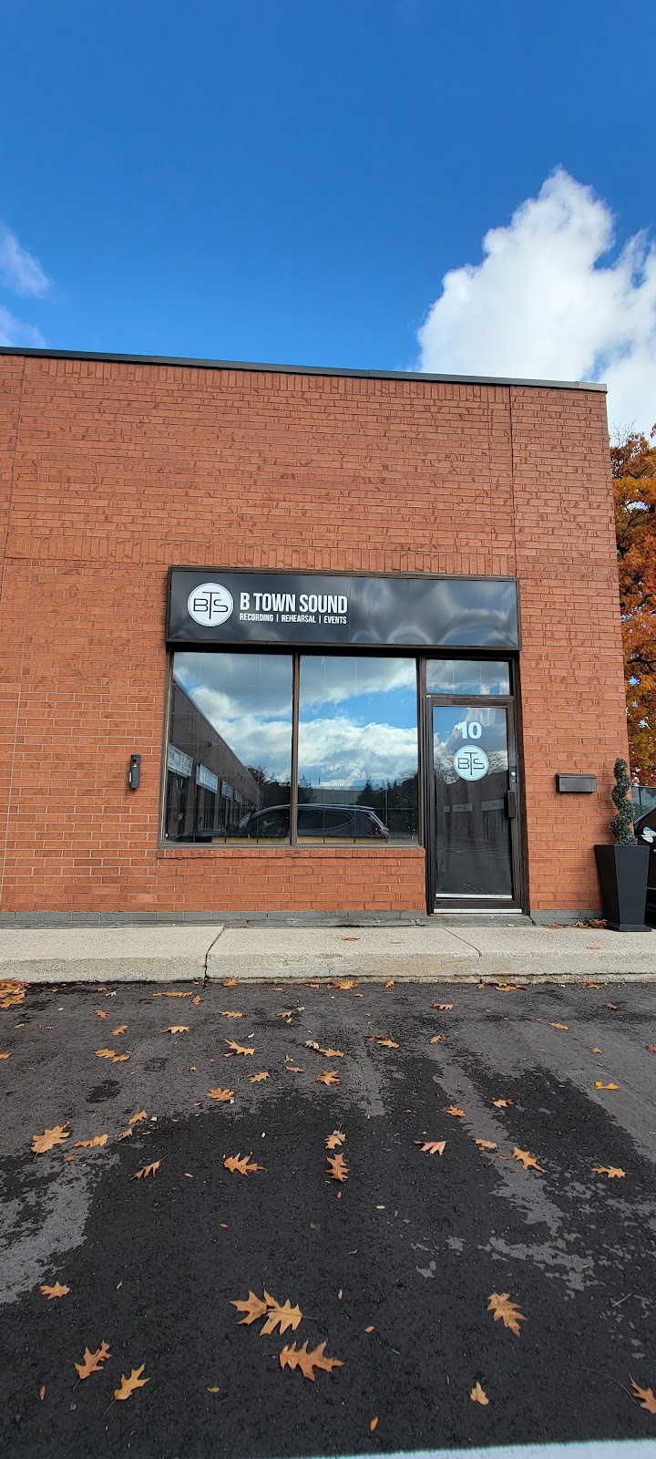 B Town Sound | 919 Fraser Dr, Burlington, ON L7L 4X8, Canada | Phone: (905) 616-7500