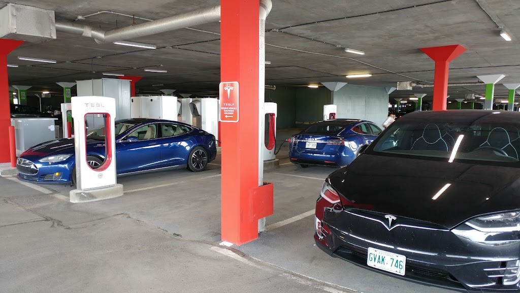 Tesla Supercharger 3131 Blvd. de la CôteVertu, SaintLaurent, QC H4R