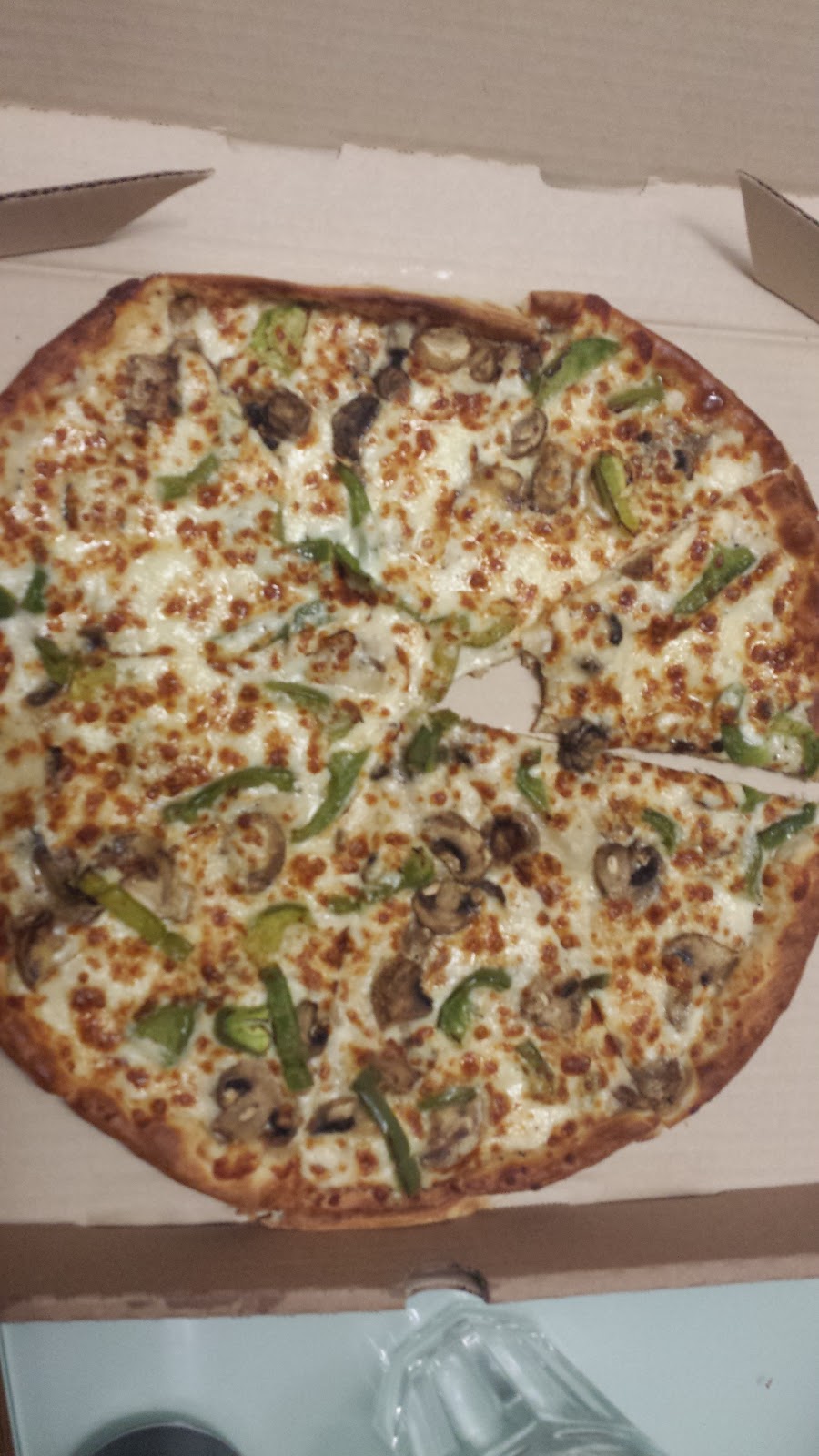 Pizza Hut | 6005 Yonge St, North York, ON M2M 3W2, Canada | Phone: (416) 218-0335