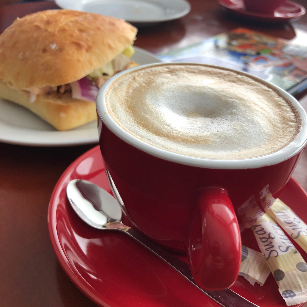 Laszlo’s Bistro & Pizza | 643 Main St, Sauble Beach, ON N0H 2G0, Canada | Phone: (519) 341-2152