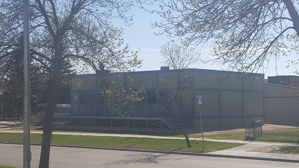 École St. Germain | school | 77 John Forsyth Rd, Winnipeg, MB R2N 1R3, Canada | 2042540120 OR +1 204-254-0120