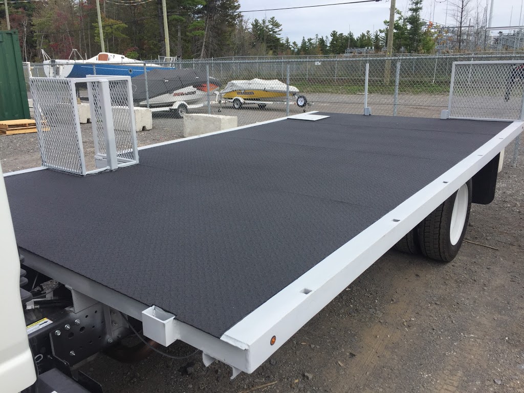 Line-X Mirabel, Revêtements protecteur Pulvérisé Line-X | 18130 Rue J A Bombardier, Mirabel, QC J7J 0H5, Canada | Phone: (450) 508-7100