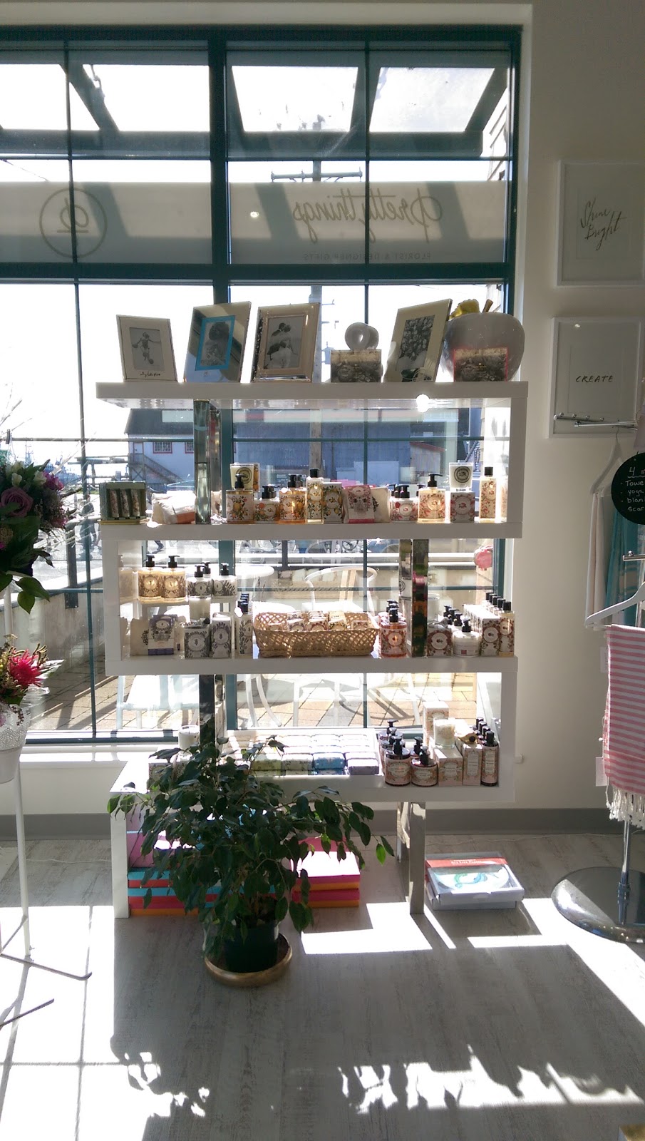 Pretty Things Florist | 110 - 3531 Bayview St, Richmond, BC V7E 5W3, Canada | Phone: (604) 285-9120