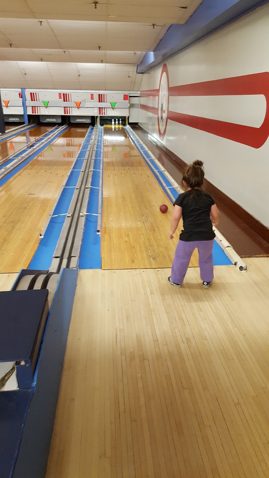 Victoria Bowling Lanes | 280 Victoria St S, Kitchener, ON N2G 2C3, Canada | Phone: (519) 745-3411
