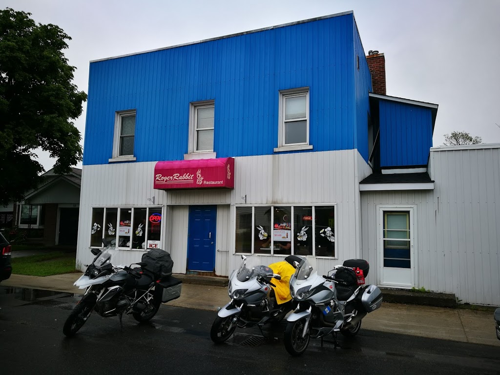 Roger Rabbits Diner | 92 Park St, Espanola, ON P5E 1E9, Canada | Phone: (705) 869-3418