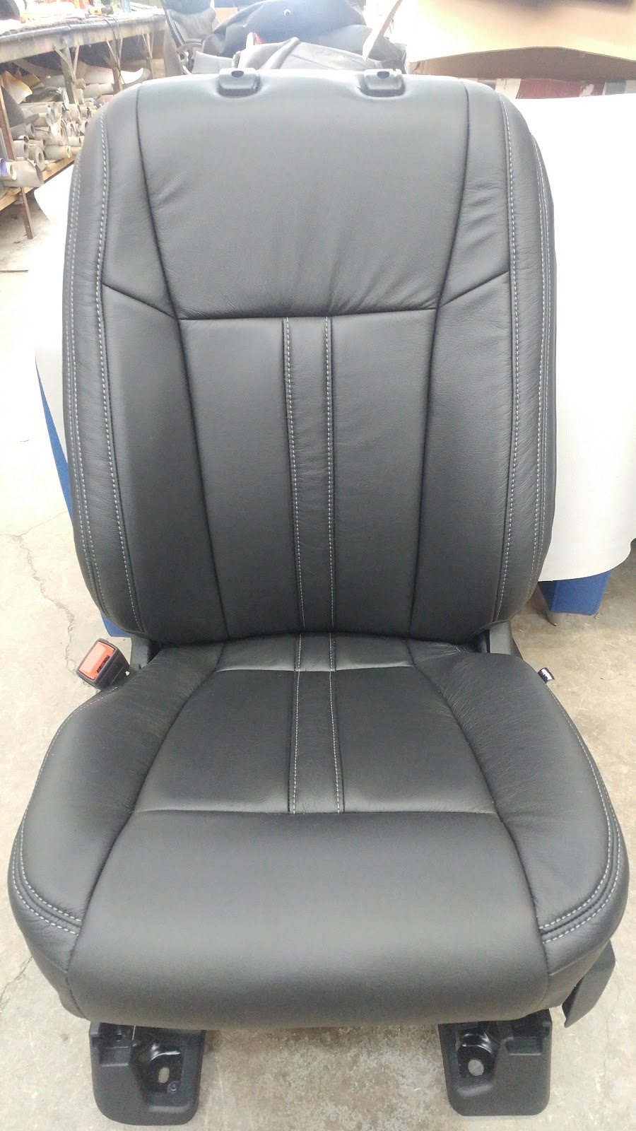 Rons Custom Upholstery | 21-1500 Regent Ave W, Winnipeg, MB R2C 3A8, Canada | Phone: (204) 663-8734
