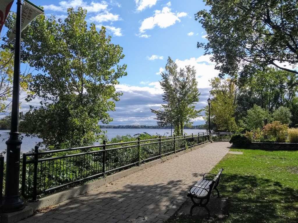 Promenade Paul-Sauvé | 1 Rue de Bellefeuille, Saint-Eustache, QC J7R, Canada | Phone: (450) 974-5000