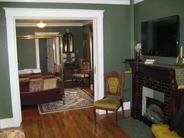 Wakamow Heights Bed & Breakfast | 690 Aldersgate St, Moose Jaw, SK S6H 6A4, Canada | Phone: (306) 693-9963