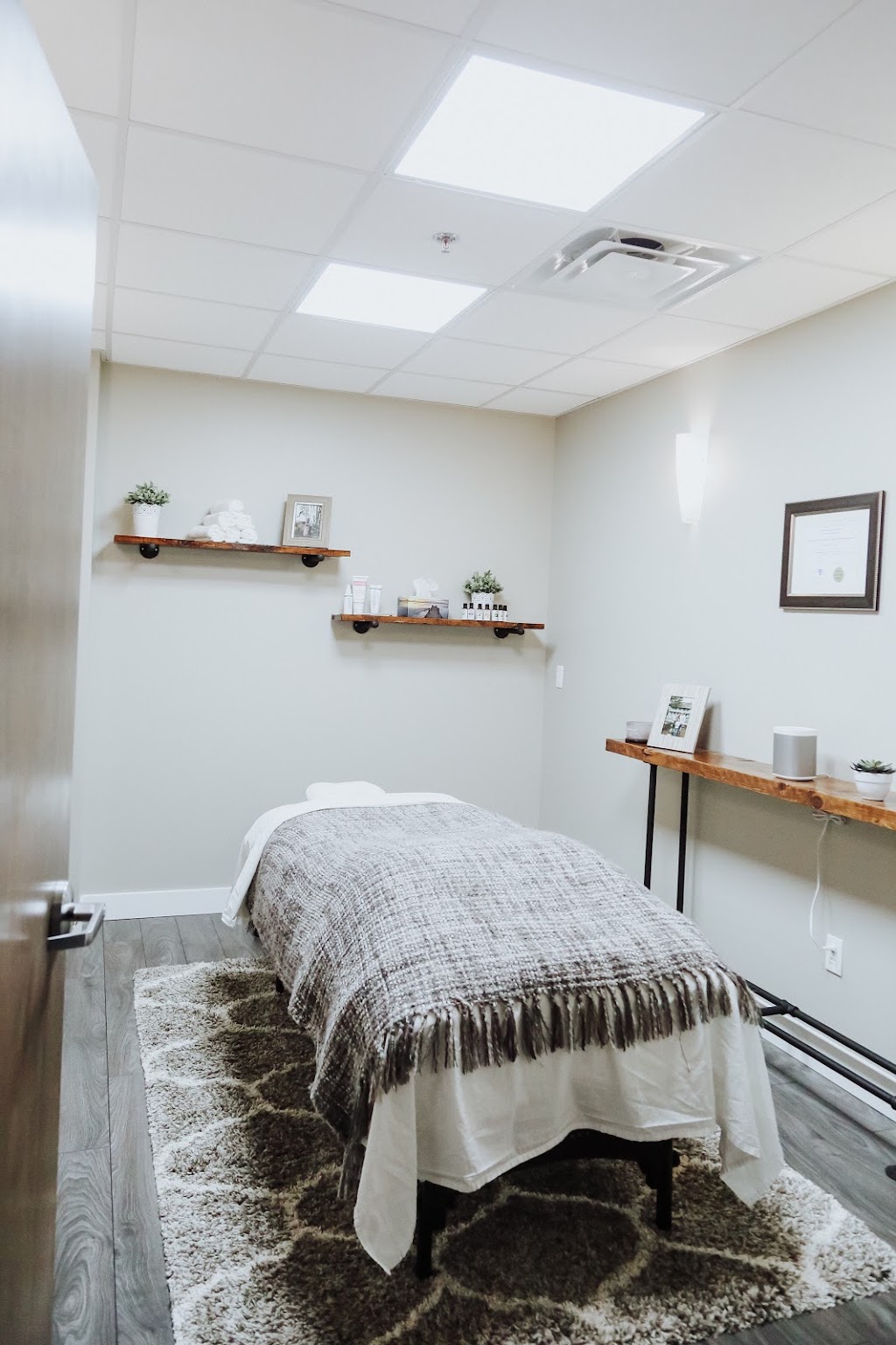 Deep Rooted Massage - Kingston West | 510 Canatara Ct Unit 2, Kingston, ON K7M 0G3, Canada | Phone: (613) 766-1115