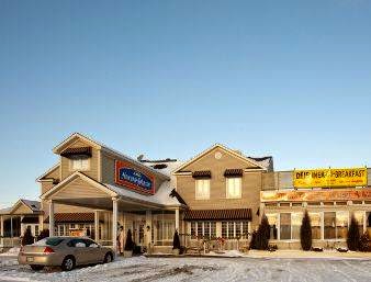 Howard Johnson Inn Rigaud QU | 93 Montée Lavigne, Rigaud, QC J0P 1P0, Canada | Phone: (450) 458-7779