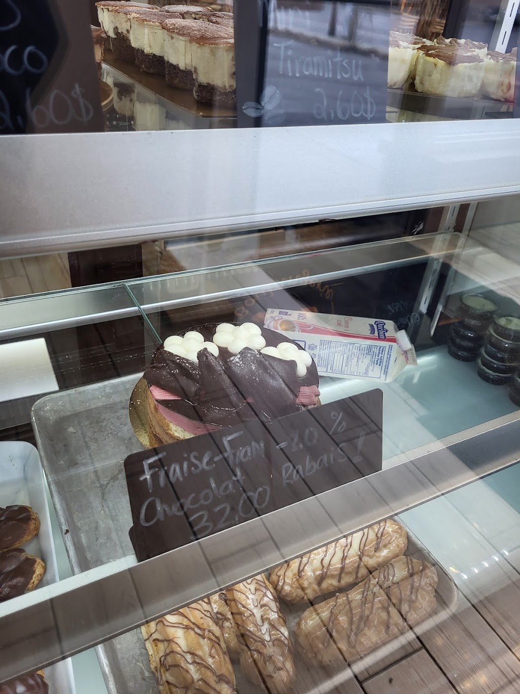 Boulangerie Délices Granada | 1055 Bd Mercure, Drummondville, QC J2B 3L5, Canada | Phone: (819) 850-6913