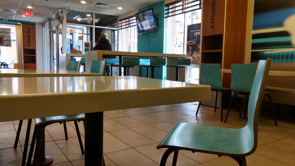 McDonalds | cafe | 10 The Queensway, Toronto, ON M6R 1B4, Canada | 4165382444 OR +1 416-538-2444
