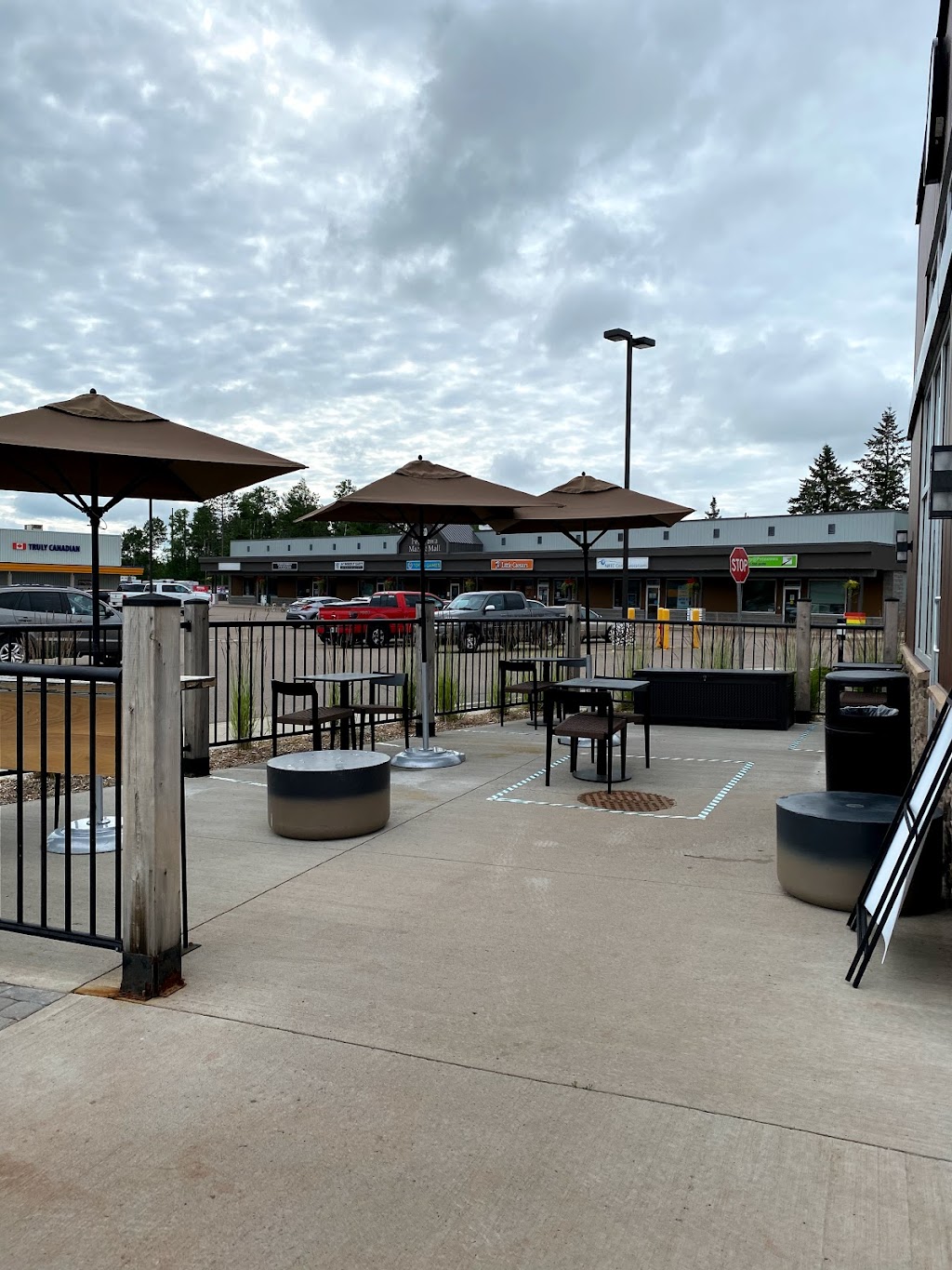 Starbucks | 3025 Petawawa Blvd, Petawawa, ON K8H 1X9, Canada | Phone: (613) 218-4011