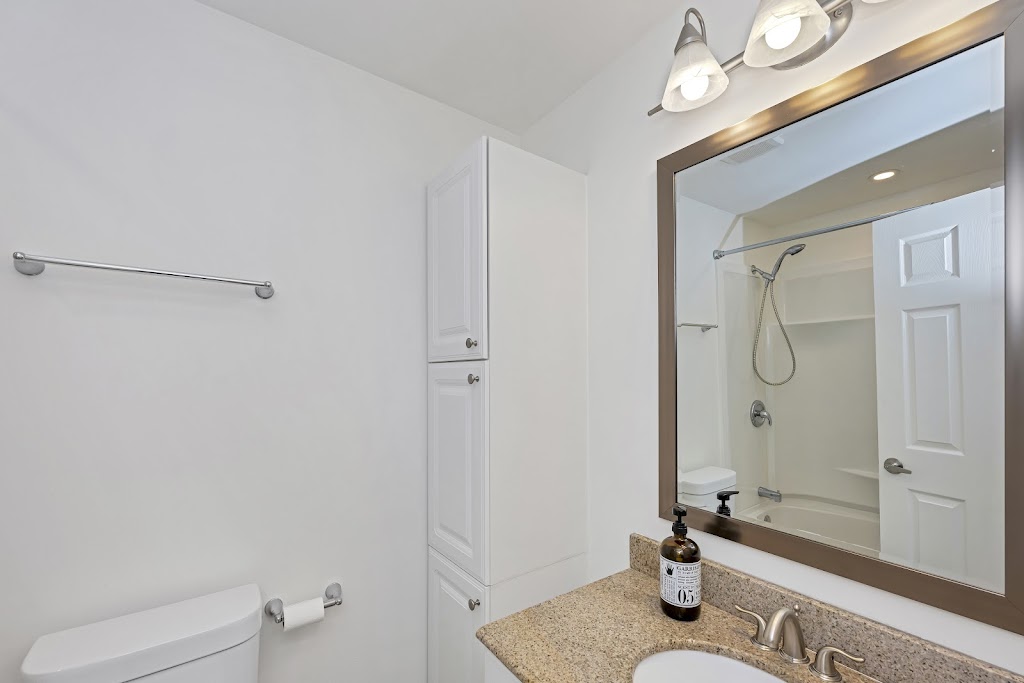 North Shore Manor | 30 N Shore Rd, Lake Cowichan, BC V0R 2G0, Canada | Phone: (250) 686-4800