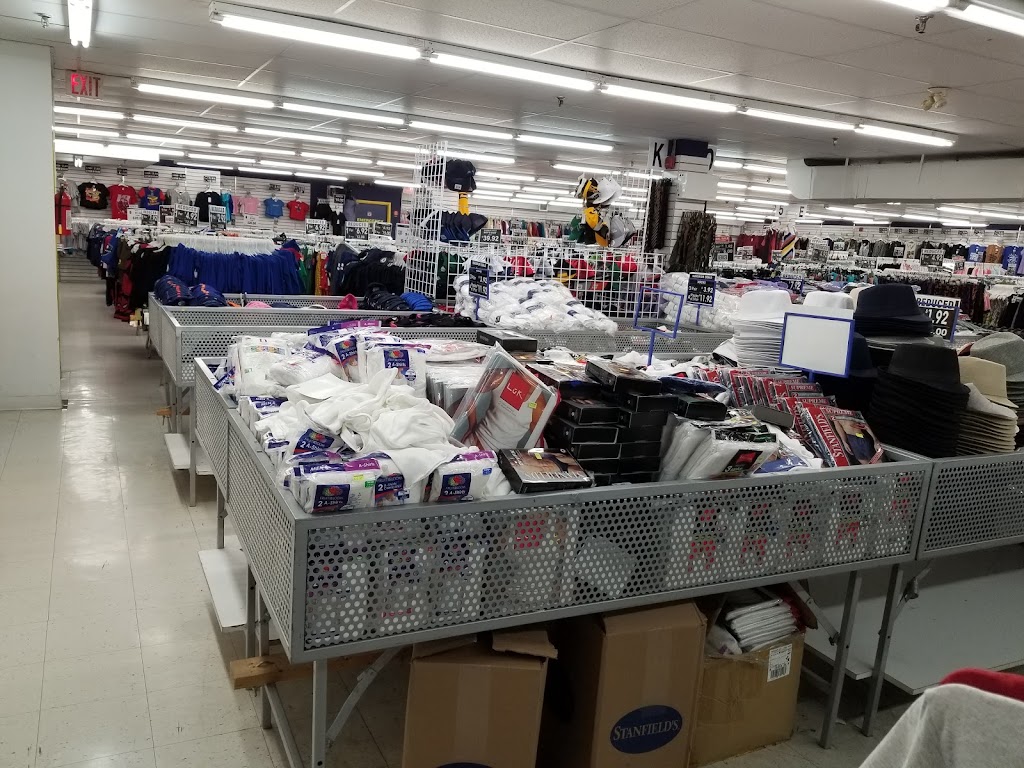 Maximum Deals | 4141 Dixie Rd, Mississauga, ON L4W 1V5, Canada | Phone: (905) 624-6111