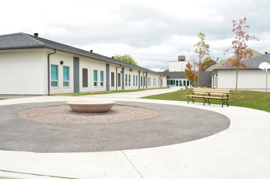 École Secondaire publique Mille-Îles | 158 Patrick St, Kingston, ON K7K 3P5, Canada | Phone: (613) 547-2556