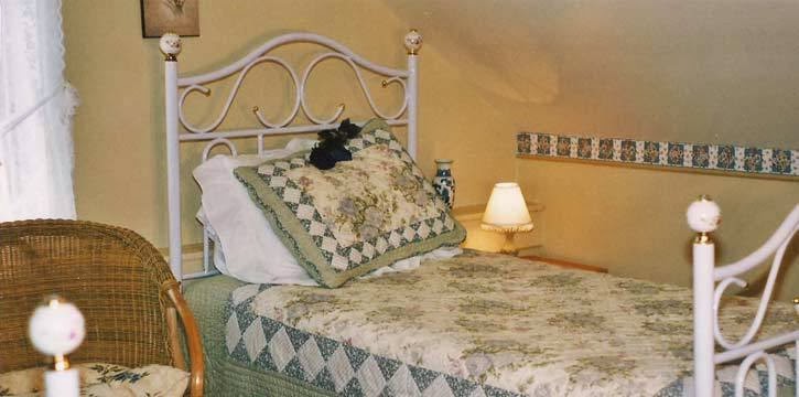 Au Domaine Gite Vallée des Roseaux | 56 Rue Laurier O, Victoriaville, QC G6P 6P3, Canada | Phone: (819) 357-8443