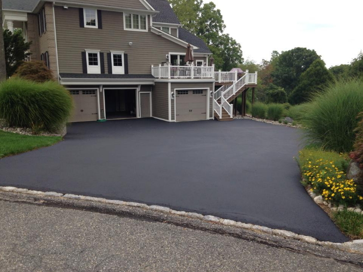 Asphalte Québec | 881 Rue Toussaint-Bénard, Boucherville, QC J4B 4G3, Canada | Phone: (438) 933-3330