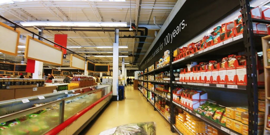 Lococos (Barton) - Fresh Fruits, Vegetables and Meats | 2371 Barton St E, Hamilton, ON L8E 2W9, Canada | Phone: (905) 561-3229