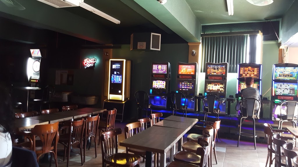 Bar Des Plaines | 166 Bd Ste Anne, Sainte-Anne-des-Plaines, QC J0N 1H0, Canada | Phone: (450) 478-1331