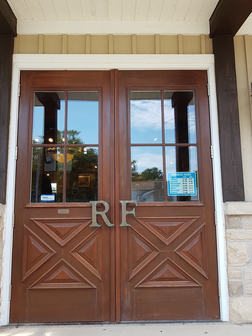 Running Fox | 19815 Airport Rd, Caledon, ON L7K 0A1, Canada | Phone: (519) 942-3933