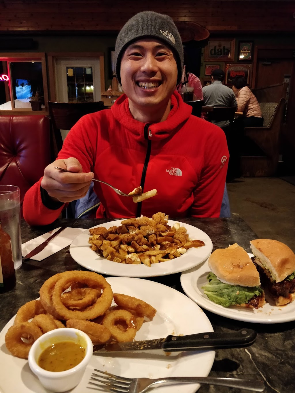 Big Eddy Pub and Liquor Store | 2108 Big Eddy Rd, Revelstoke, BC V0E 3K0, Canada | Phone: (250) 814-0095