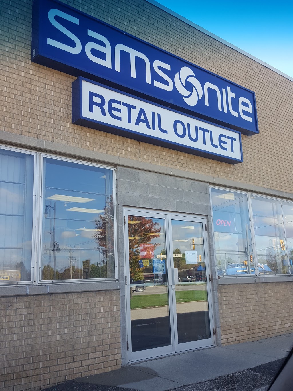 Samsonite Company Store | 305 C H Meier Blvd, Stratford, ON N5A 6W6, Canada | Phone: (519) 271-7962