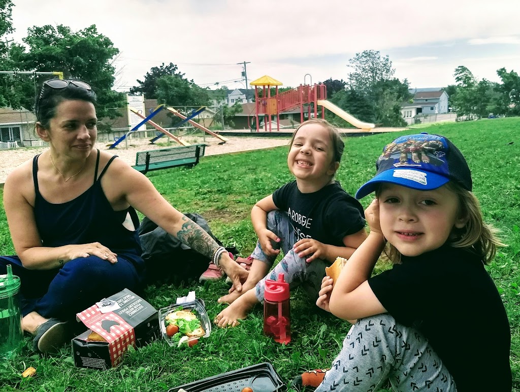 School La Croisée Ii | 15 Rue Vézina, Rivière-du-Loup, QC G5R 2H2, Canada | Phone: (418) 868-2395