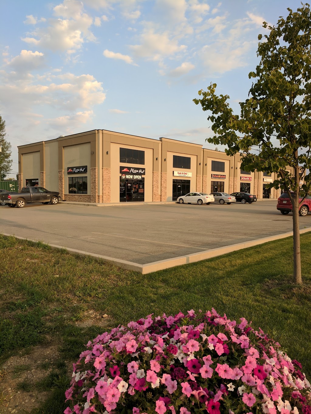 Pizza Hut | Unit-1, 239 Centennial Dr N Box 1019, Martensville, SK S0K 2T0, Canada | Phone: (306) 955-3939