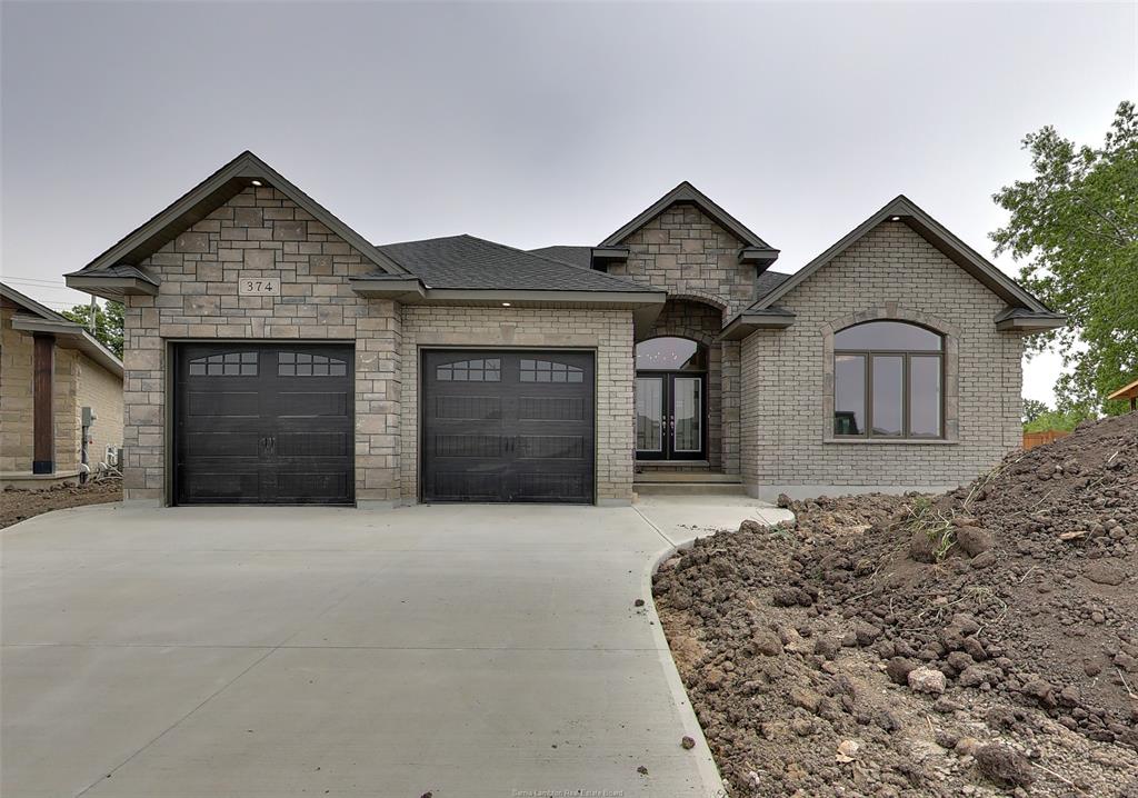 Kari Durco - Remax Sarnia Realty Inc. | 1319 Exmouth St, Sarnia, ON N7S 3Y1, Canada | Phone: (519) 383-4119