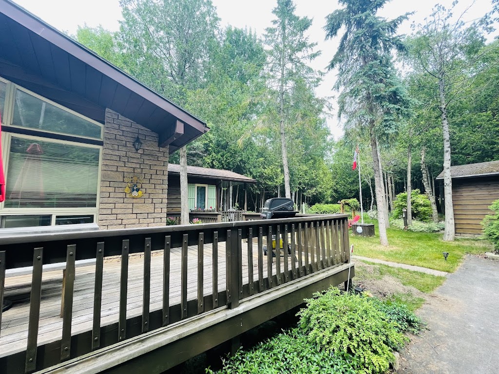 Evergreen Chalet | 66 Harpur Dr, Tobermory, ON N0H 2R0, Canada | Phone: (437) 238-3984