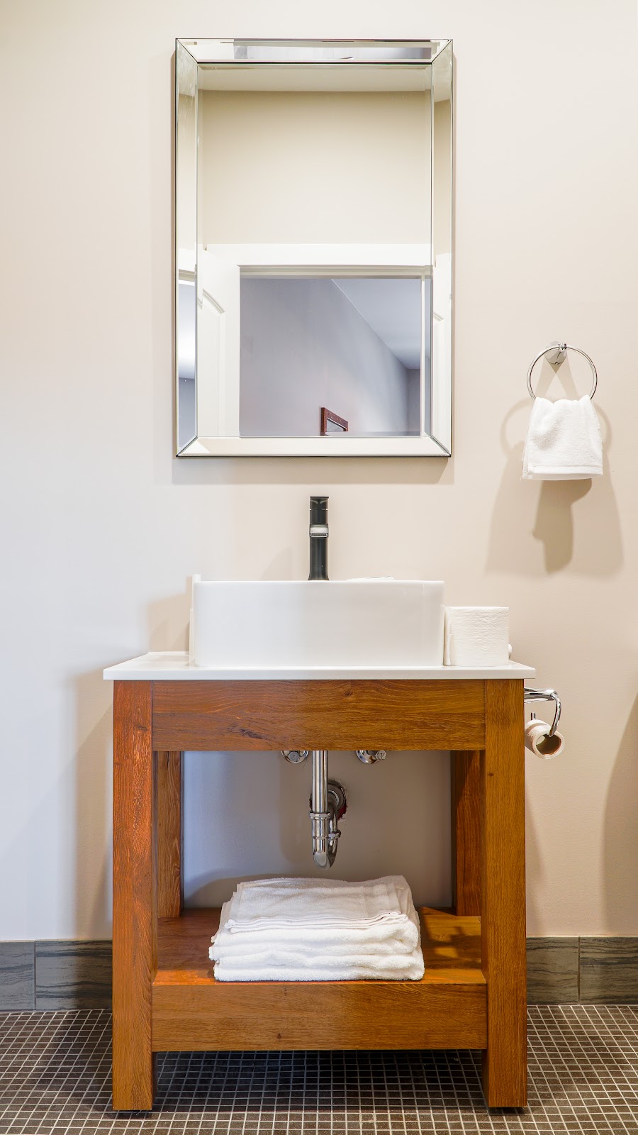 Wheatley Hotel and Front Desk Lounge | 9 Talbot Rd E, Wheatley, ON N0P 2P0, Canada | Phone: (519) 825-4637