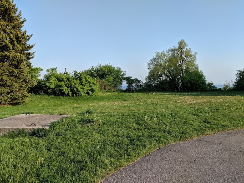 Scarborough Heights Park | 27 Fishleigh Dr, Scarborough, ON M1N 3K3, Canada | Phone: (416) 338-4386