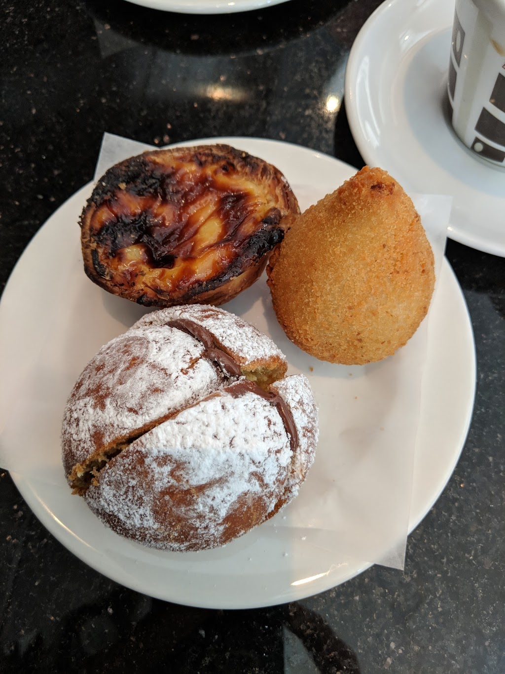 Brazil Bakery & Pastry Ltd | 1566 Dundas St W, Toronto, ON M6K 1T5, Canada | Phone: (416) 531-2888