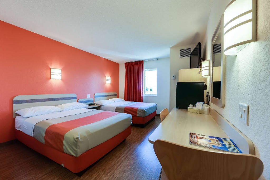 Motel 6 Toronto - Mississauga | 2935 Argentia Rd, Mississauga, ON L5N 8G6, Canada | Phone: (905) 814-1664