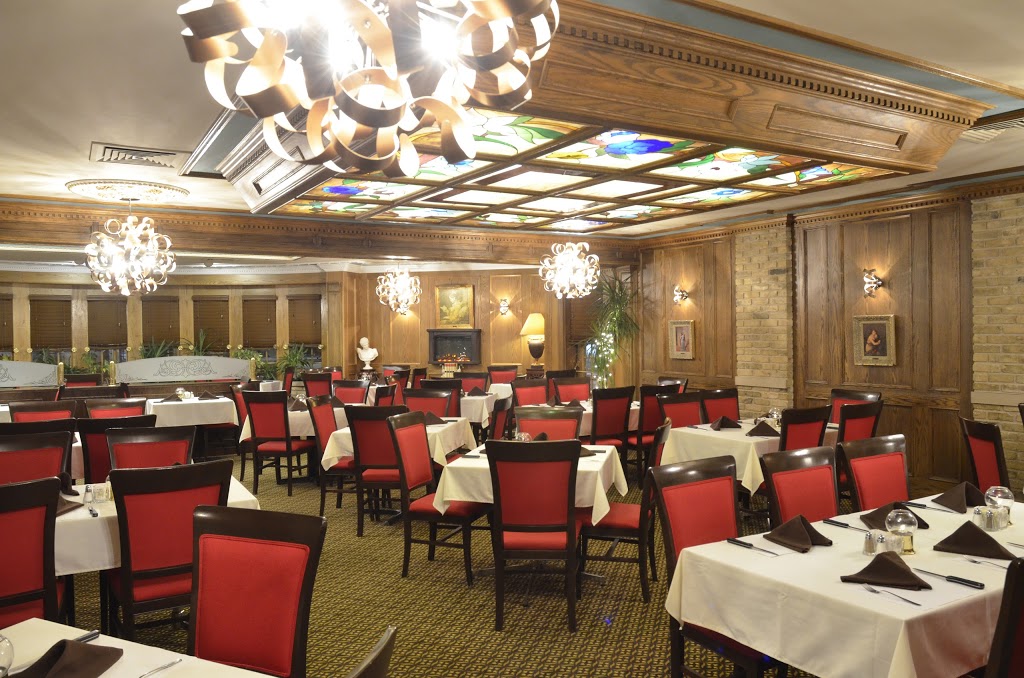 Maximes Restaurant and Lounge | 1131 St Marys Rd, Winnipeg, MB R2M 3T9, Canada | Phone: (204) 257-1521