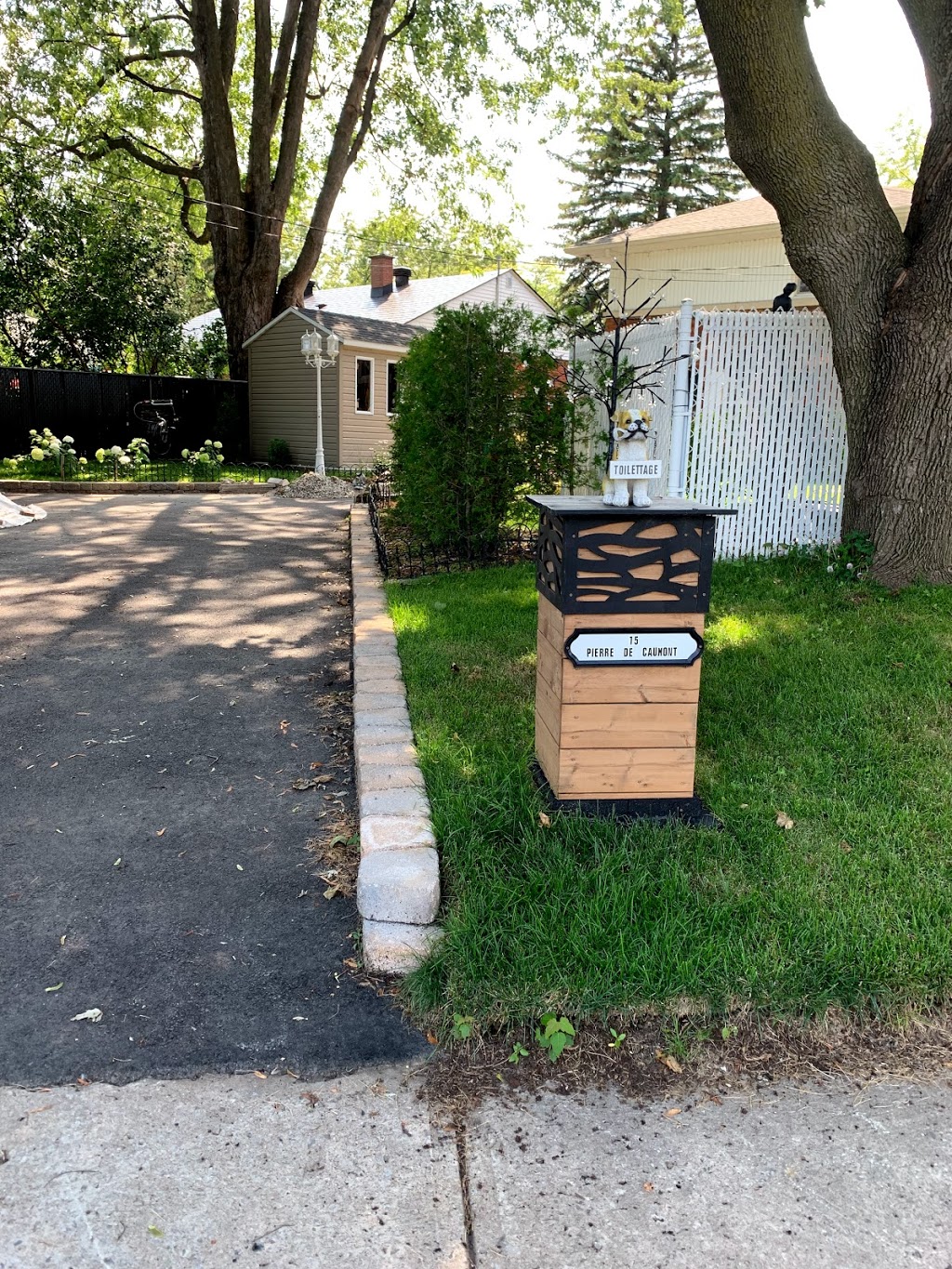 Au Poil Net | 15 Rue Pierre-De Caumont, Boucherville, QC J4B 4R2, Canada | Phone: (450) 552-4436