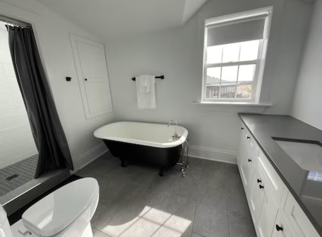 Breakwater Beach House | 7 Breakwater Rd, New Glasgow, PE C0A 1N0, Canada | Phone: (613) 983-8398