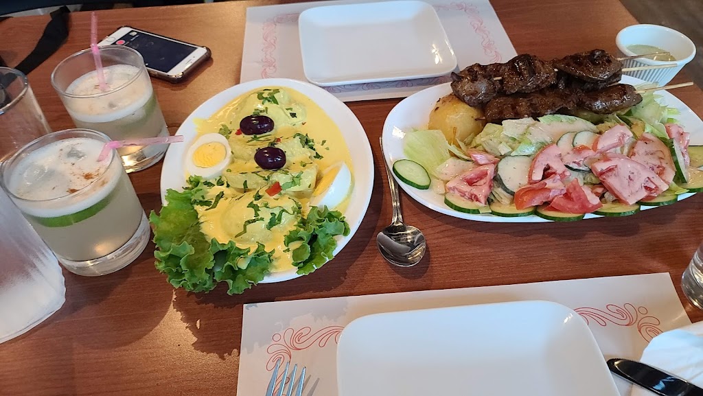 Chichos Restaurant Inc | 6580 Boul. Saint-Laurent, Montréal, QC H2S 3C6, Canada | Phone: (514) 277-9390