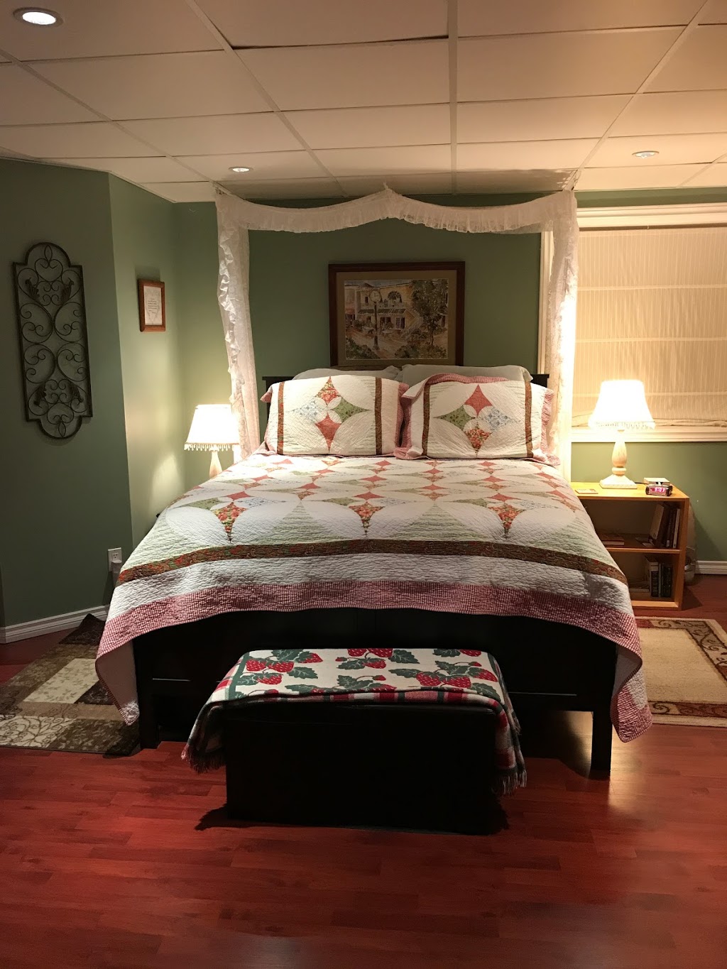 Strawberry Suite Bed & Breakfast | 763 Greystone Ct, Oshawa, ON L1K 2V1, Canada | Phone: (877) 581-7766