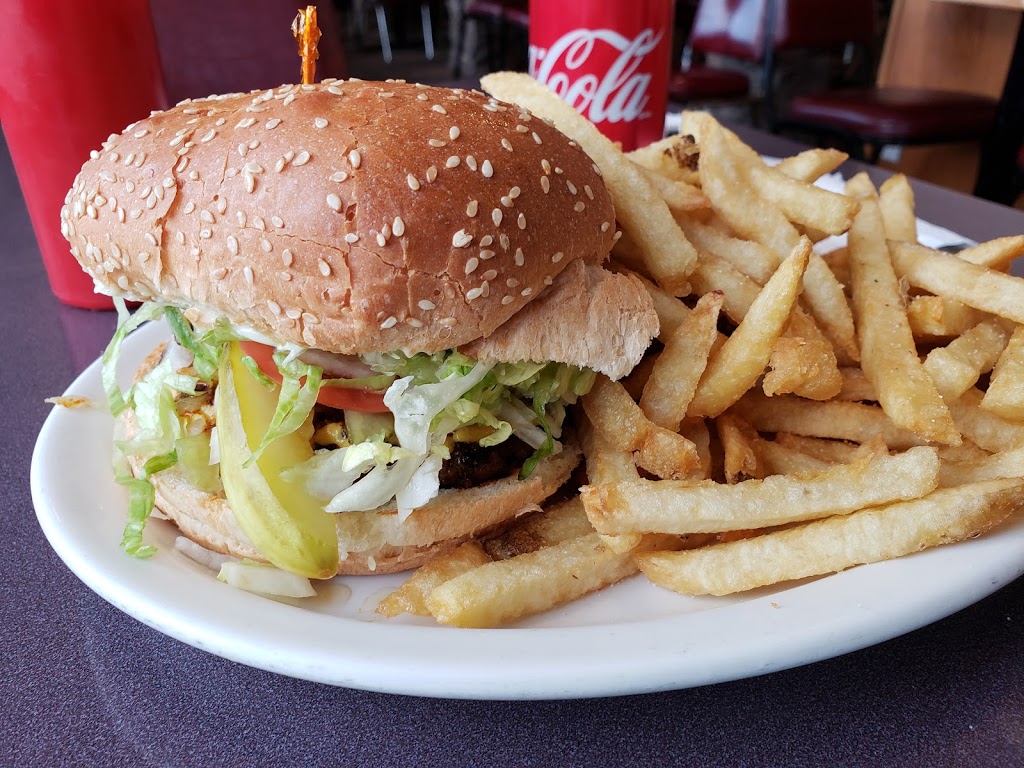 Johnnys Marion Restaurant | 382 Marion St, Winnipeg, MB R2H 0V5, Canada | Phone: (204) 237-6219