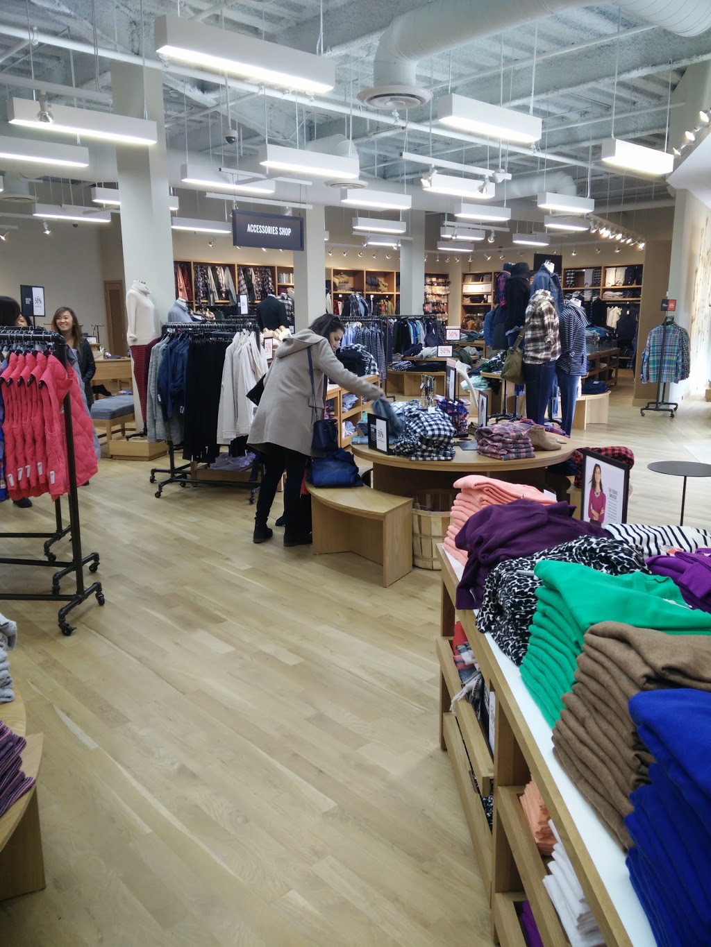 J.Crew Factory | 7899 Templeton Station Rd Unit #40/41, Richmond, BC V7B 0B7, Canada | Phone: (604) 273-7531